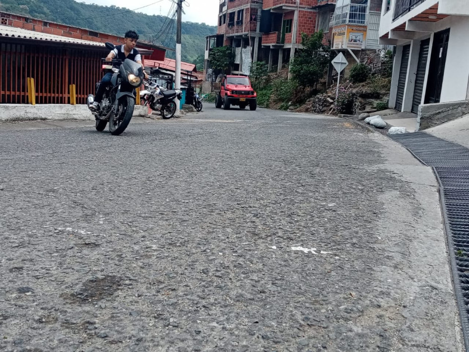 Desde este martes y hasta el próximo 21 de junio habrá cierre total de la entrada al corregimiento de Arauca (Palestina) por obras de pavimentación. Se recomienda tomar la vía alterna por el Kilómetro 41 de Manizales.