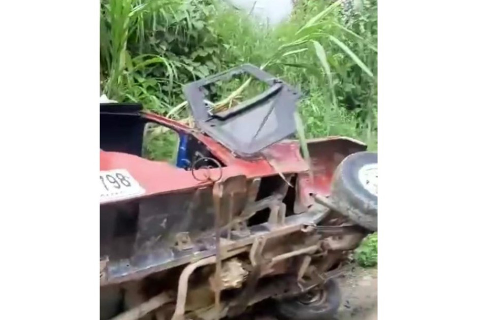 Así quedó el campero que se volcó en una vía rural en Aranzazu (Caldas).