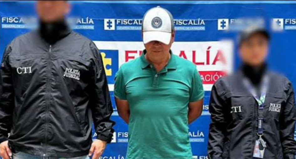 El expolicía manizaleño Julián Alberto Quintero Agudelo le pidió al vigilante de la portería que llamara a la Policía y se entregó, con el arma del asesinato.