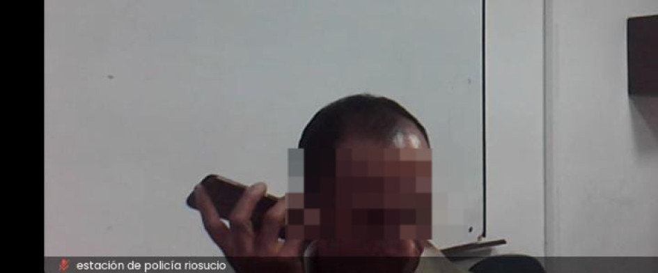 El procesado, tras hablar con su abogado, negó cargos. Lo mandaron a prisión.