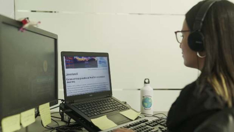 La Universidad Javeriana manifiesta que en su compromiso por la democratización del conocimiento, pone a disposición de los colombianos 22 cursos de formación gratuita, virtual y masiva.