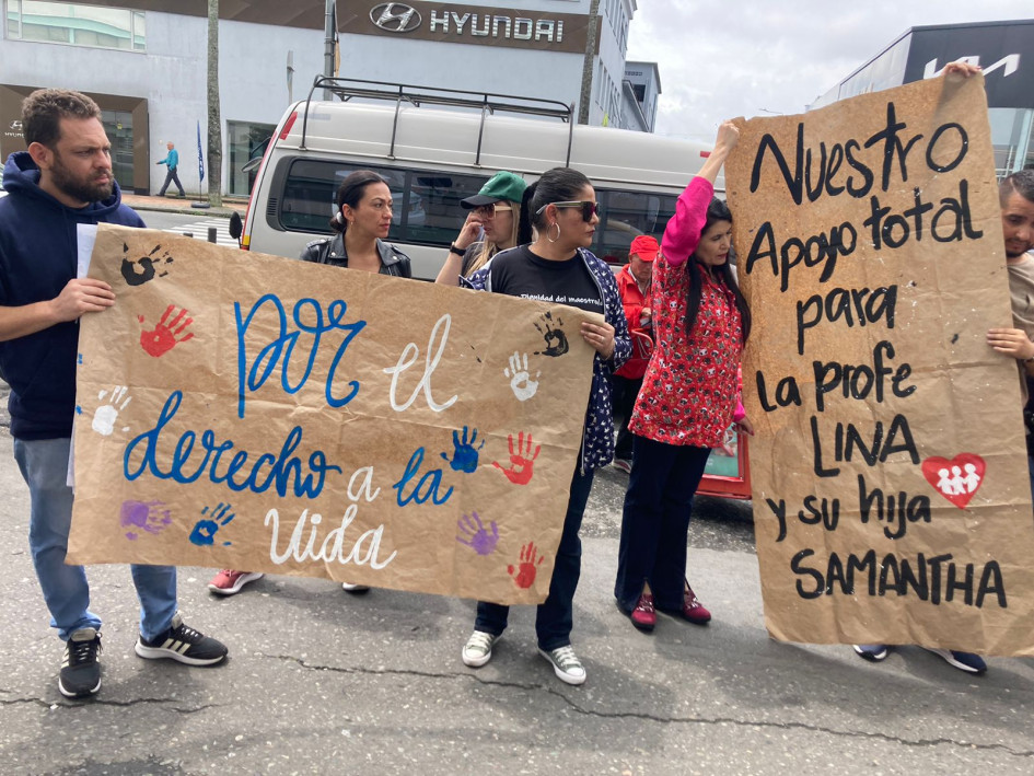 El plantón este martes en el Instituto Universitario, por la avenida Santander de Manizales.