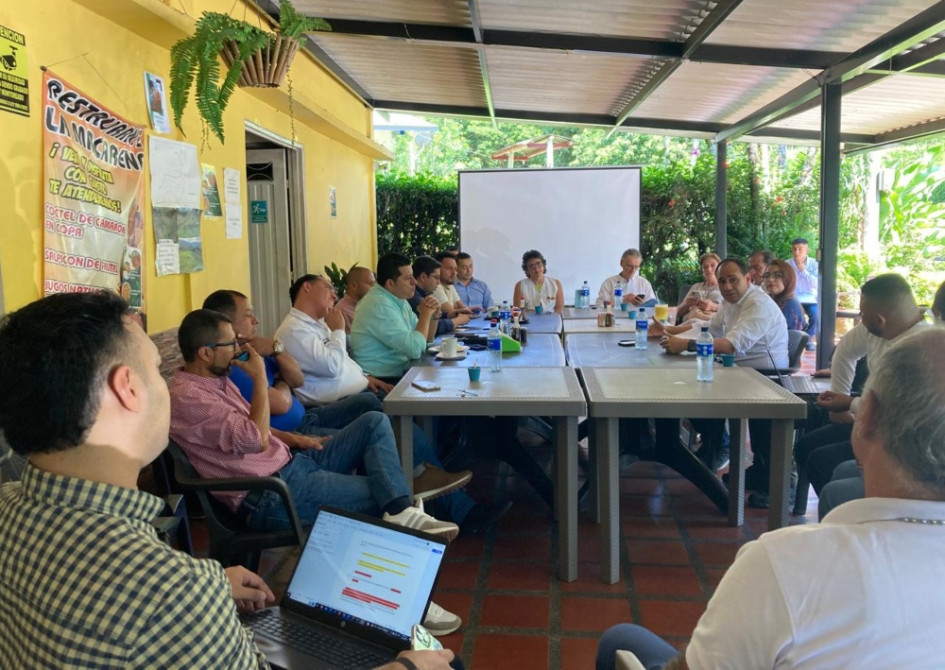 Reunión en Las Margaritas entre la comunidad, alcaldes Palestina, Risaralda y Anserma, y representantes de Pacífico Tres.