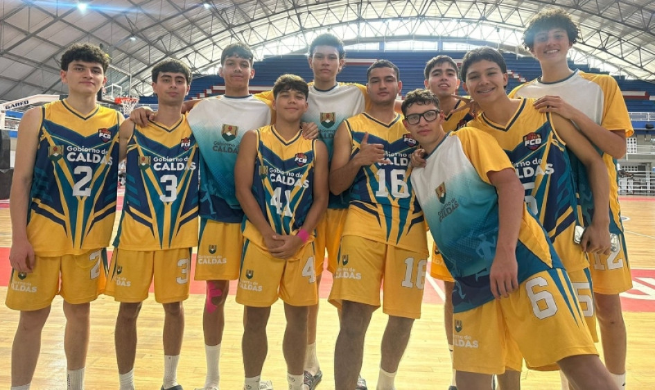 El equipo de baloncesto de Caldas, rama masculina, que clasificó a los Juegos Nacionales Juveniles 2024.