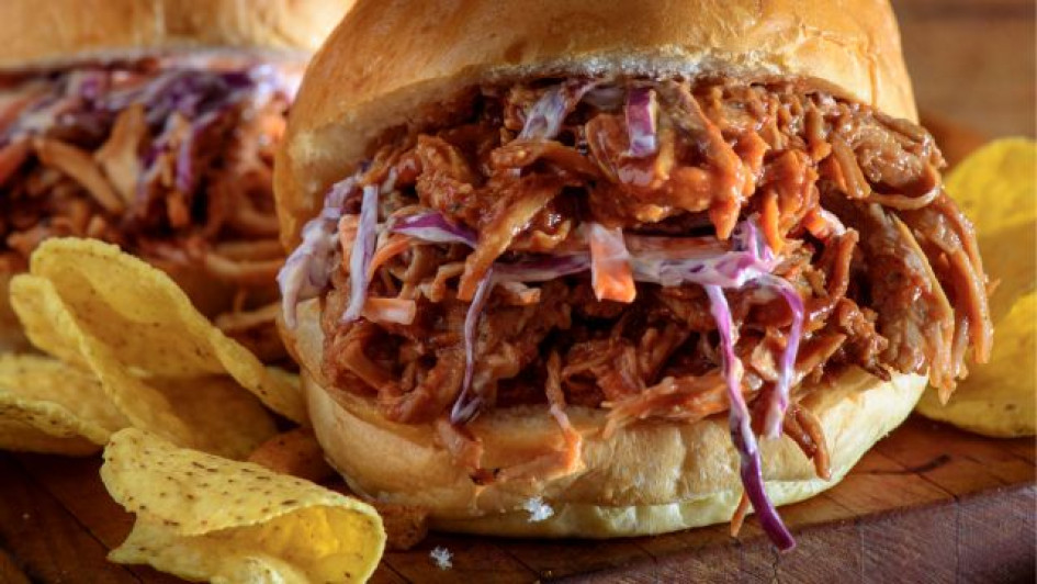 Sanduche con bondiola de cerdo desmechada