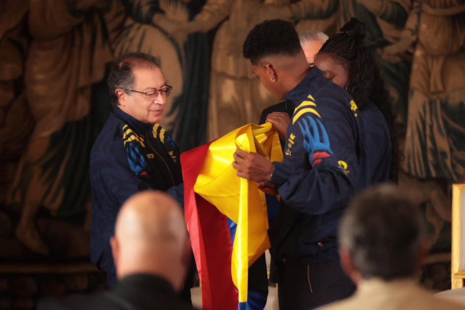 El pasado 3 de julio, el presidente Gustavo Petro les entregó la bandera de Colombia a los deportistas que representarán al país en los Juegos Olímpicos París 2024.
