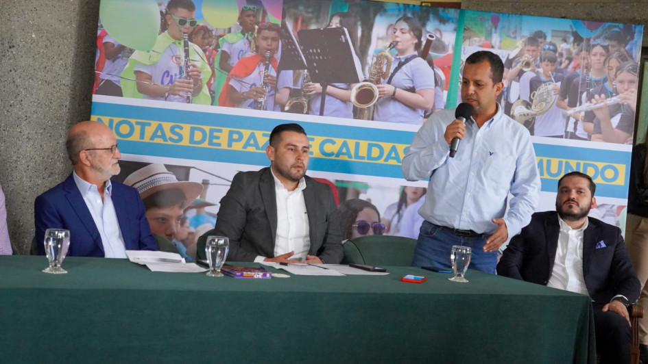El gobernador de Caldas, Henry Gutiérrez, junto al secretario de Educación, Luis Herney Vargas, y los alcaldes de San José y Neira, Jorge Andrés Henao y Jhon Jairo Castaño, ayer en la presentación del evento.