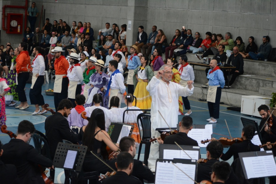 La presentación estuvo acompañada por la Orquesta Sinfónica de Caldas.
