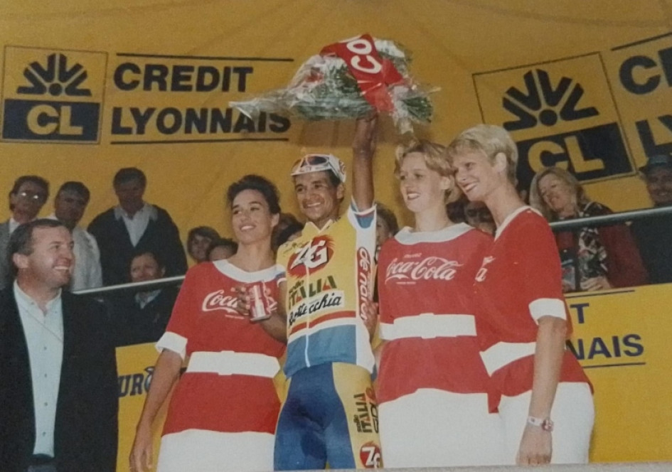 30 de julio de 1994: Nelson 'Cacaíto' Rodríguez en el podio del Tour de Francia.