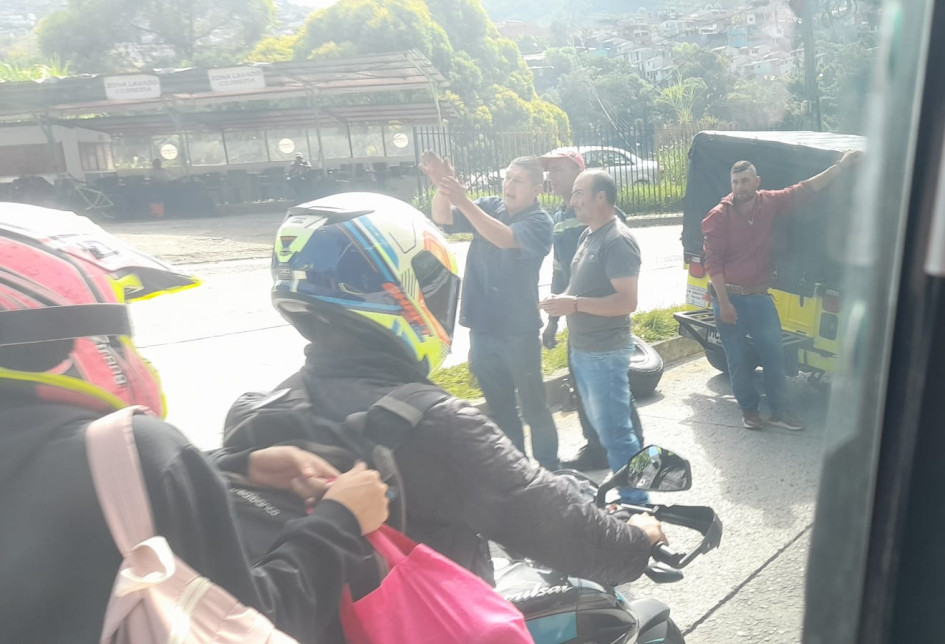 El vehículo quedó obstaculizando un carril de la salida de Villamaría hacia la capital de Caldas.