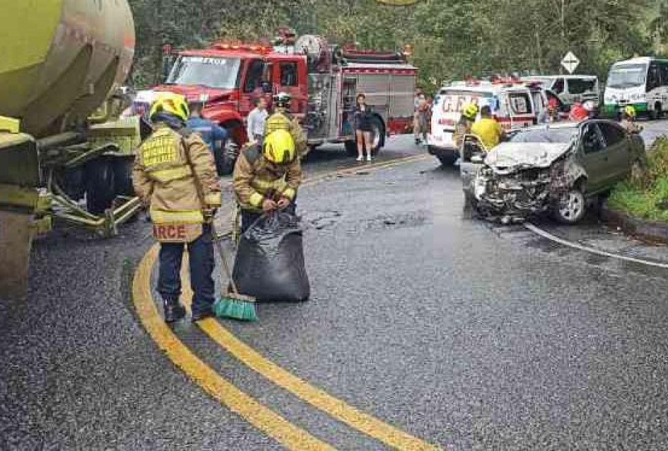 Este es el sector del accidente. El particular a la derecha y el tractocamión a la izquierda.