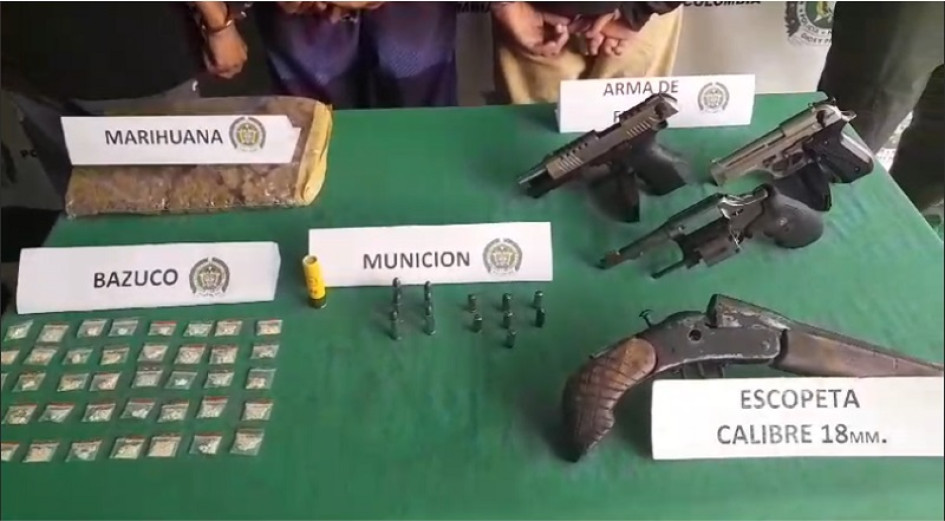 Estupefacientes y armas de fuego incautadas a banda de microtráfico en Chinchiná.