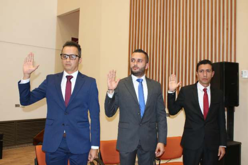 Foto I Cortesía Universidad de Caldas I LA PATRIA  Este martes en la U. de Caldas asumieron Darío Arenas como nuevo vicerrector vicerrector de Proyección Universitaria; Mateo Acosta Castaño, nuevo asesor de la Oficina de Innovación y Gestión de Proyectos, y Carlos Andrés Calderón Díaz, jefe de la Oficina de Educación a Distancia y Virtualidad.