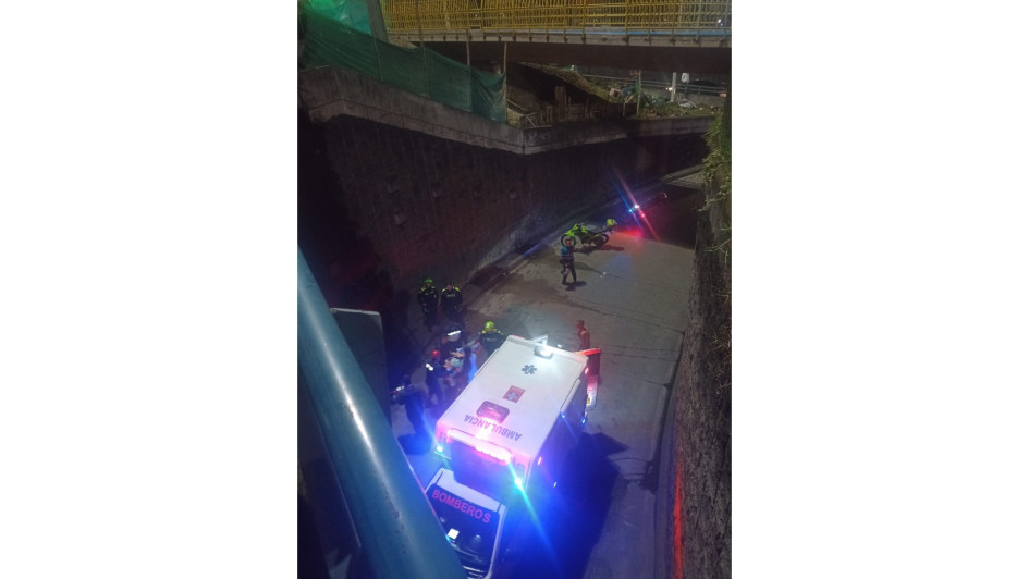 Organismos de socorro acudieron al sitio para atender la emergencia.