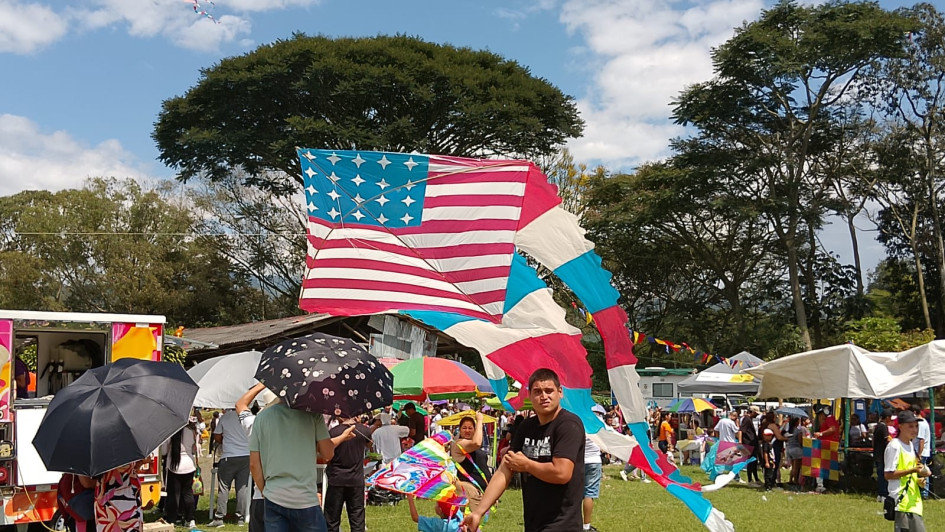 Cometas de diferentes tamaños y colores vuelan los cielos de Chinchiná.