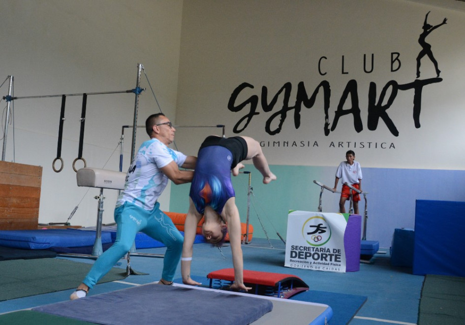 Durante la jornada educativa los alumnos pueden acceder de manera gratuita a la formación en deporte con técnico especializado.