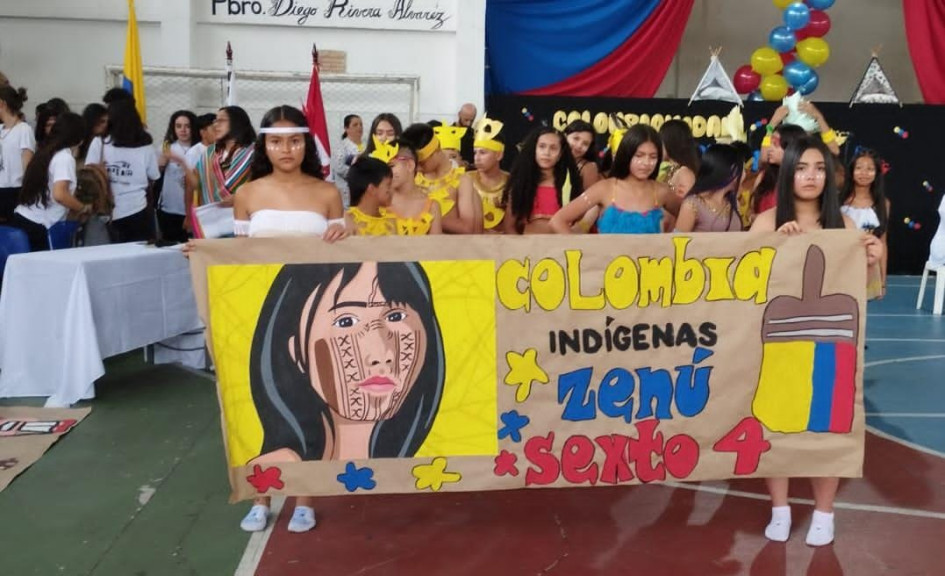 Los estudiantes lucieron vestimenta típica de las comunidades indígenas.