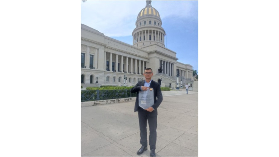 Leandro Aguirre, médico de la Escuela Latinoamericana de Medicina de La Habana (Cuba).