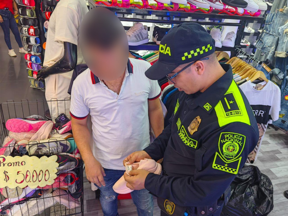 La ciudadanía puede denunciar actividades ilícitas relacionadas con falsificación de marcas y contrabando a la línea 159 de la Policía.