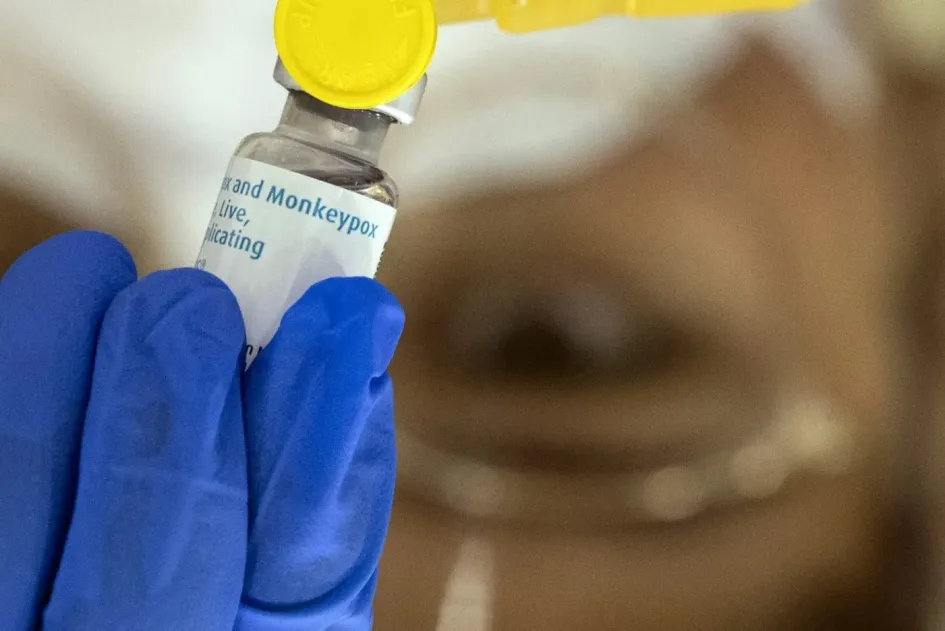 Vista de una vacuna contra la viruela del mono, en una fotografía de archivo. EFE/Etienne Laurent