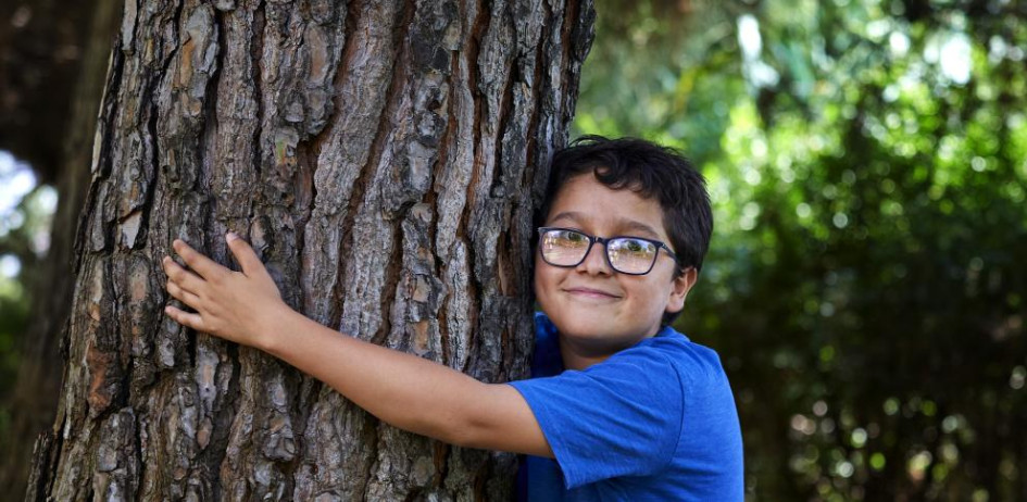 Francisco Vera Manzanares tiene 14 años y está residenciado en Barcelona, España, desde donde realiza permanente actividad ambientalista en redes sociales, a donde le han llegado amenazas.
