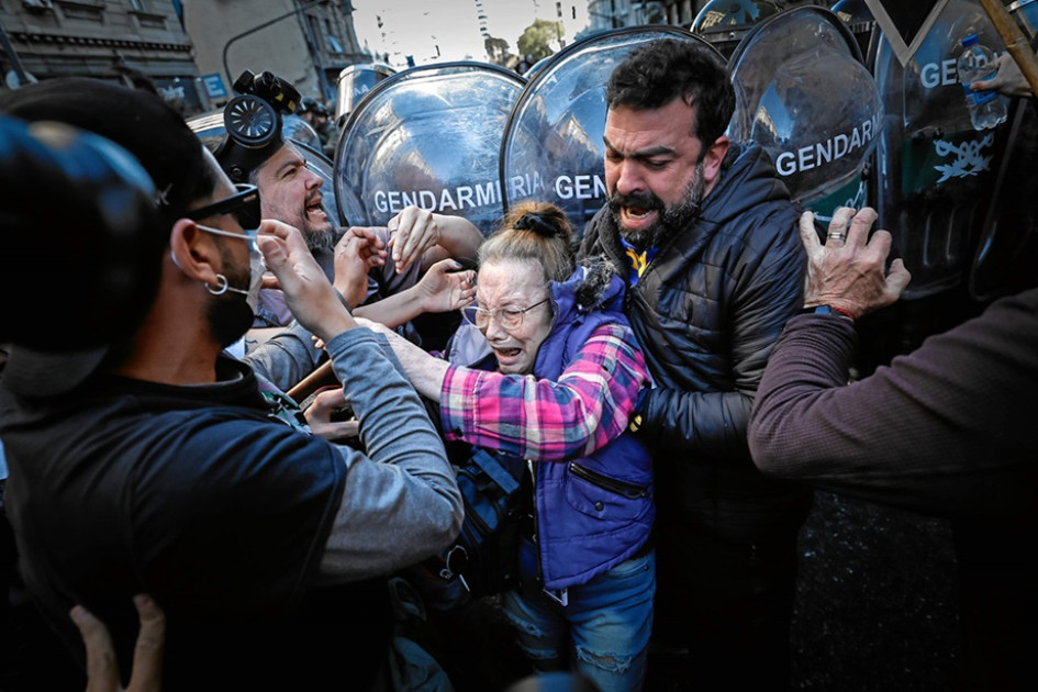 El 65% de los 6,5 millones de jubilados en Argentina recibe la jubilación mínima ($960 mil). El Gobierno anunció el ajuste del 4% en septiembre por decreto.