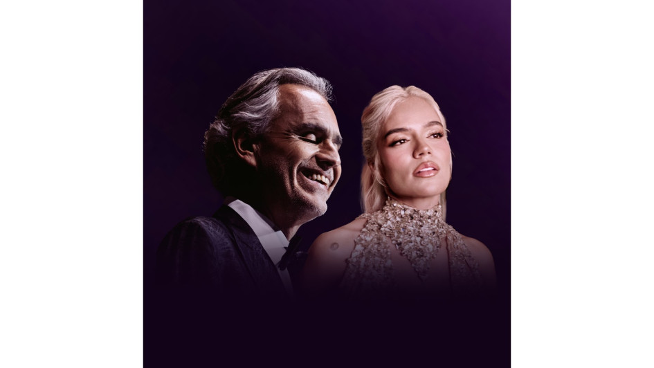Andrea Bocelli y la colombiana Karol G.