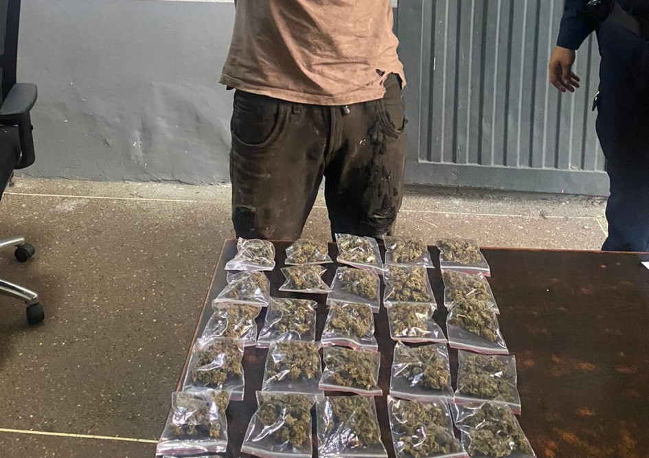 El capturado transportaba la marihuana en una bolsa por el sector de la Galería de Manizales.