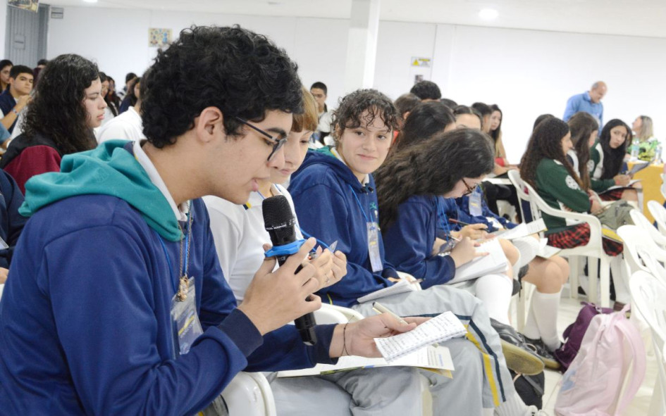 En el evento los estudiantes conversaron sobre las nuevas tecnologías y su aplicación. 