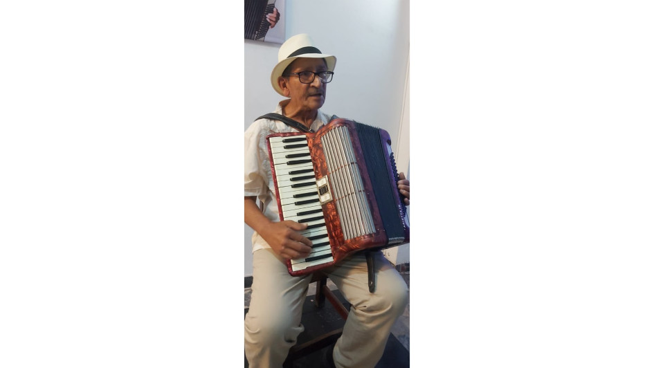 Gerardo Antonio Valencia Alzate, compositor y cantautor neirano.