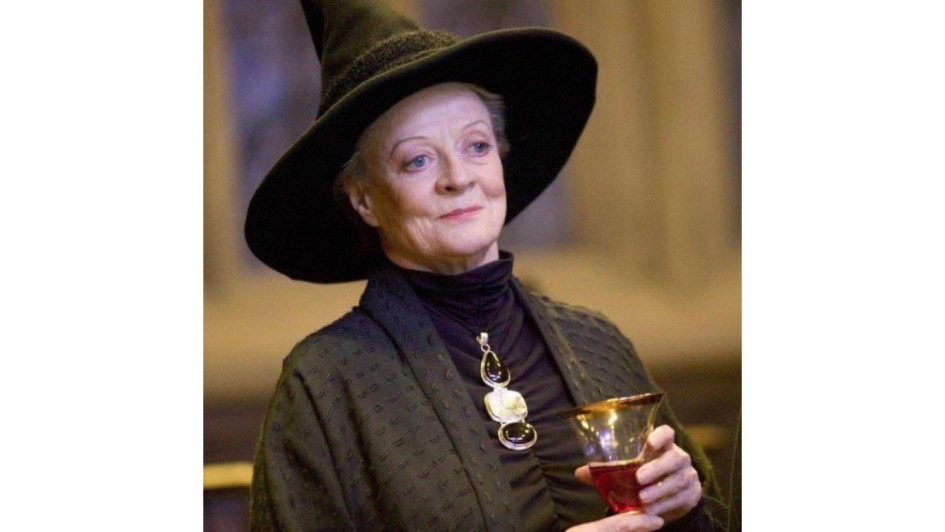 Maggie Smith, conocidad como la profesora Minerva McGonagall en Harry Potter. 