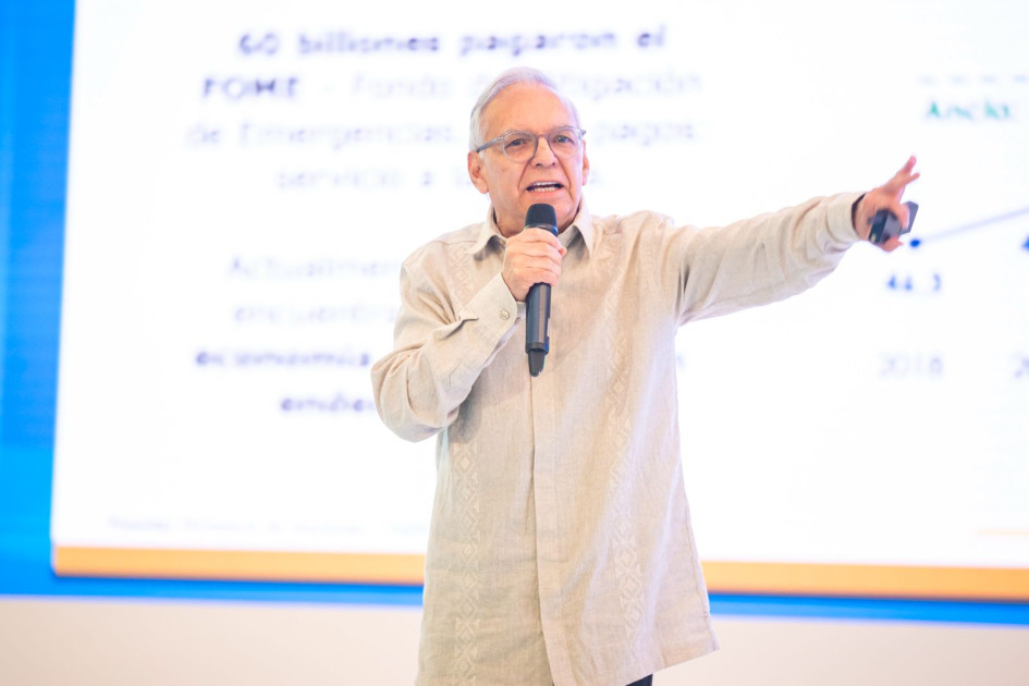 El ministro de Hacienda, Ricardo Bonilla, sostuvo que el presupuesto va porque va, e insistió en que los problemas de déficit vienen de gobiernos atrás.