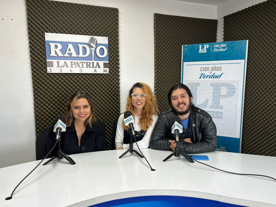 Paula Andrea Flórez,  Juanita Álvarez y  Jesús Bobadilla, creadores del proyecto local Hijas de Rock. 
