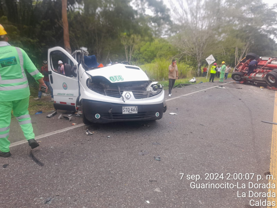 Cinco ocupantes de la buseta que se movilizaba entre Honda y La Dorada murieron tras el accidente.