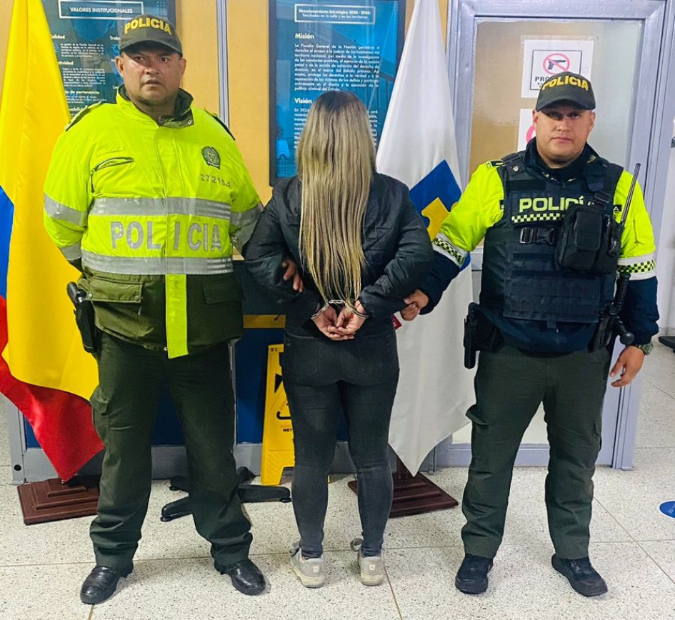 Según la Policía, la mujer intentó agredir y amenazó a los uniformados.