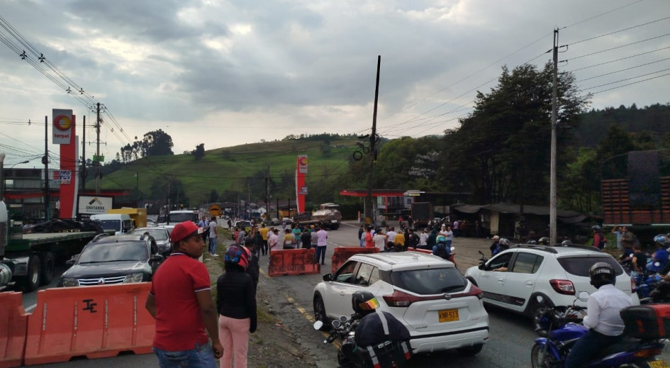 Representantes del gremio aseguran que el paro en Caldas "arrancará fuerte el martes o el miércoles". Desde la tarde de este lunes (2 de septiembre) hay bloqueos intermitentes en Maltería, en la recta de la Industria Licorera de Caldas.