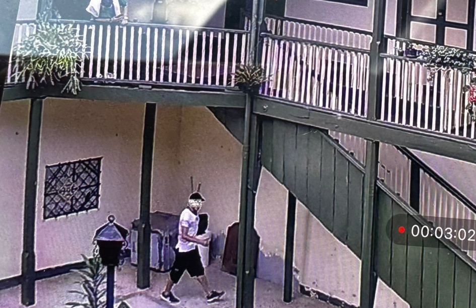 En cámaras de seguridad quedó grabado el sujeto que hurtó elementos en Pácora.