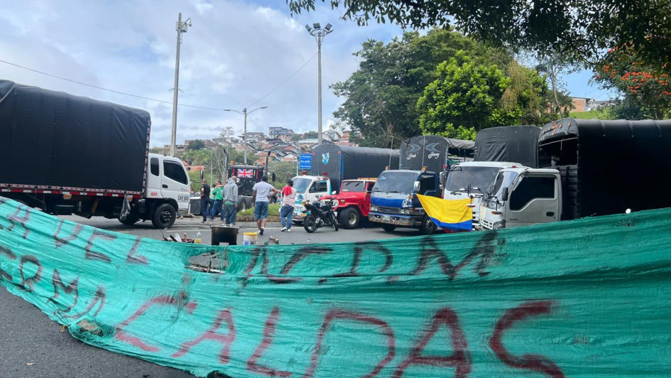 Cierre en el ingreso a Anserma, por la Troncal de Occidente.