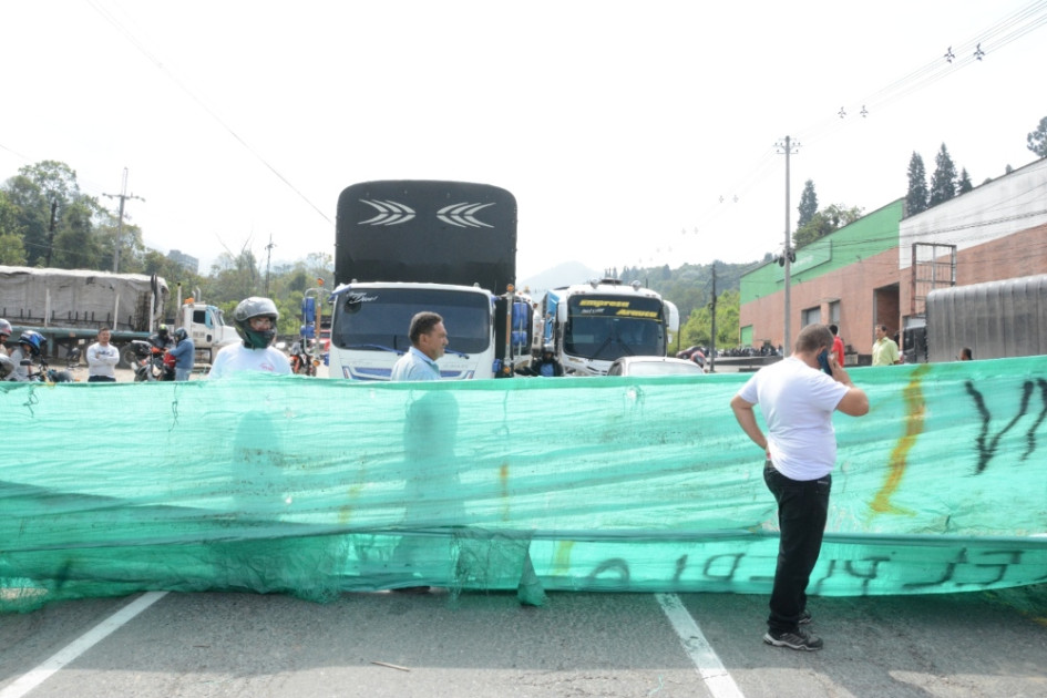 Este era el panorama en la mañana de este miércoles durante el paro de camioneros en Manizales.