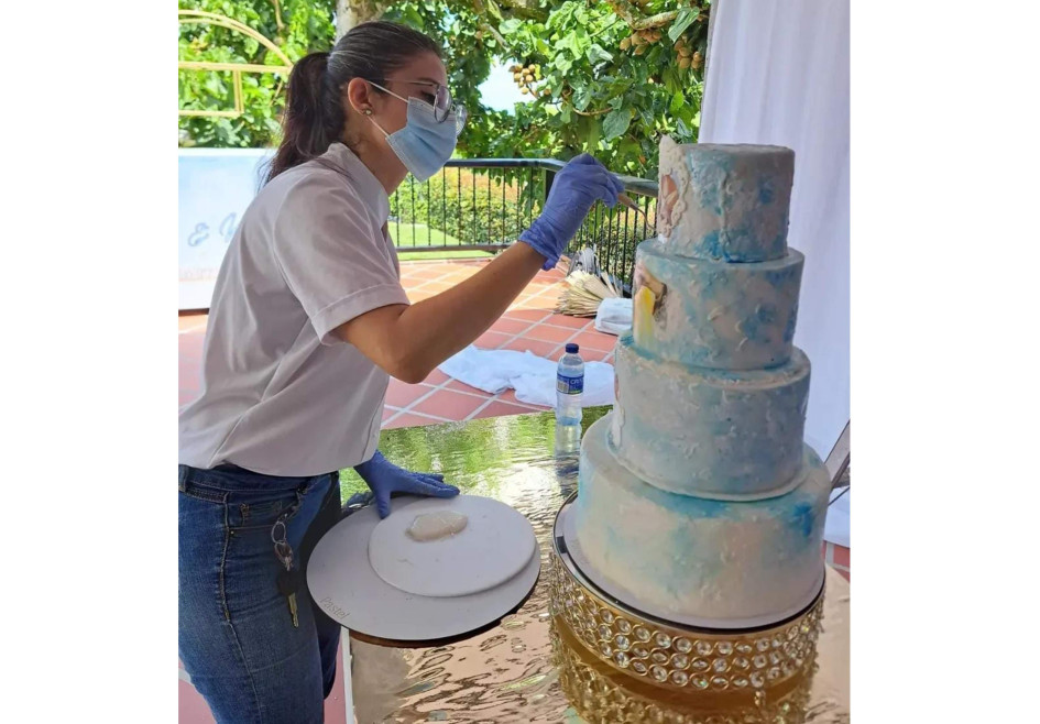 Lucelly Santa, repostera de Santa Rosa de Cabal (Risaralda), quien se ve afectada por el paro camionero pues no puede pasar a llevar sus pedidos.