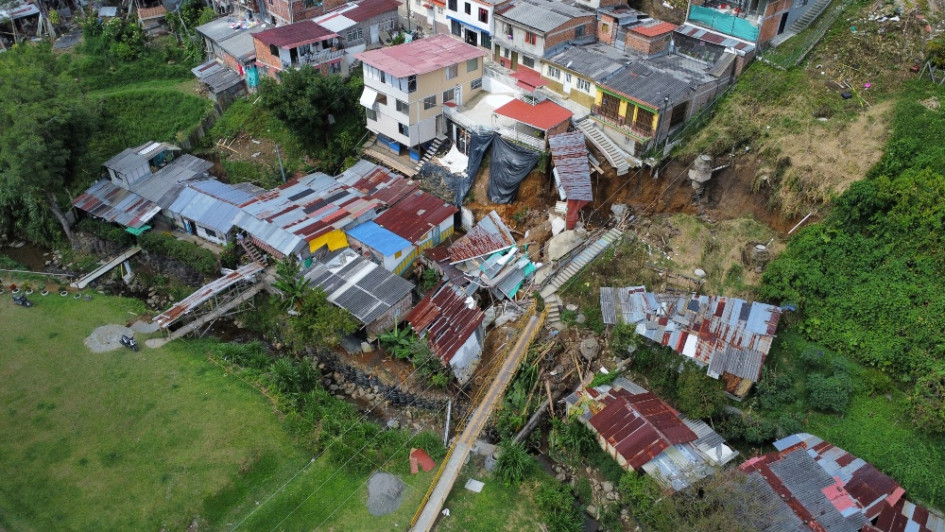 Las familias afectadas se preguntan en dónde serán reubicadas después del deslizamiento que los dejó sin hogar