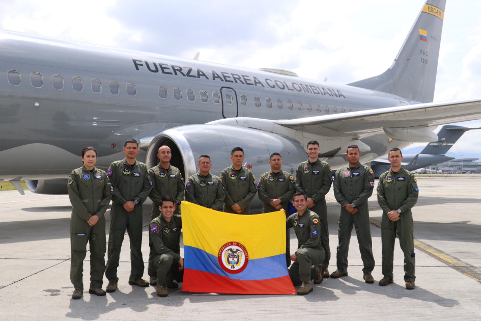 La delegación. Fotos de la Fuerza Aérea.