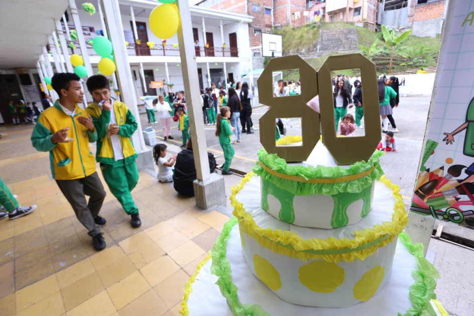 La comunidad educativa de la Gran Colombia festeja con actividades científicas, empresariales y culturales.