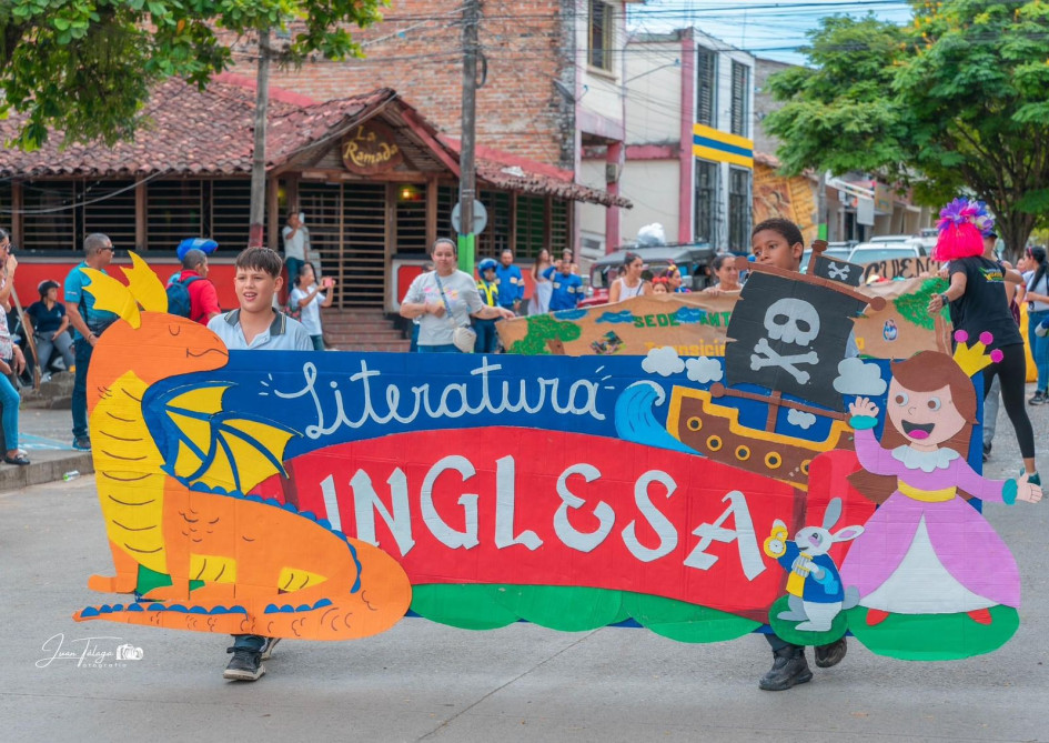 En el desfile representaron la literatura.