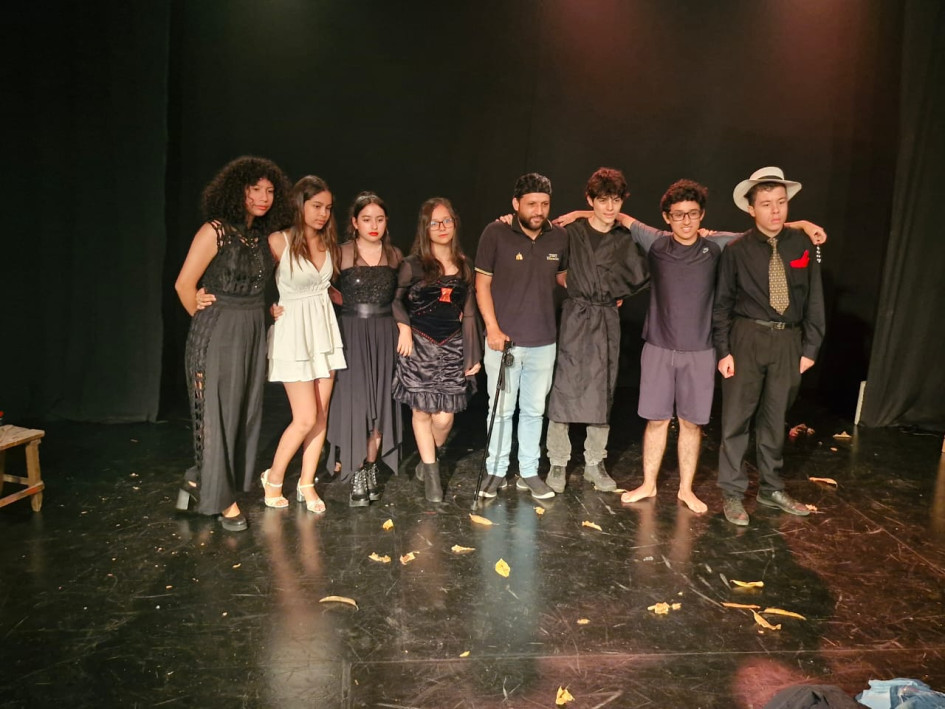 El grupo del Santa Teresita quedó de noveno en el Festival Intercolegiado de Teatro.