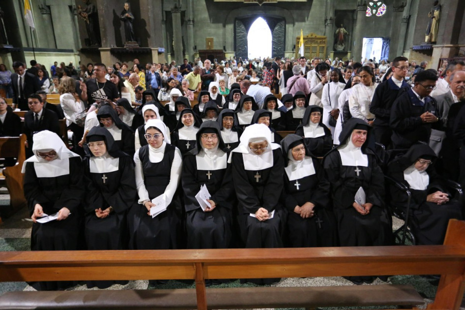 Comunidad del Monasterio de la Visitación en la Catedral de Manizales durante la eucaristía en honor a sus 100 años. 