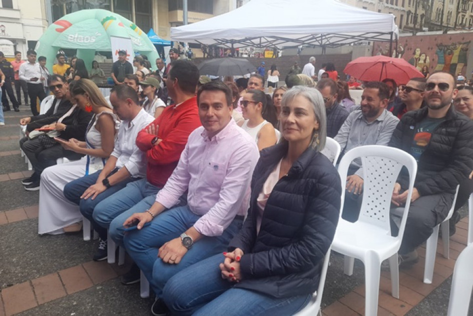 Rojas compartió en el Festival de Bandas