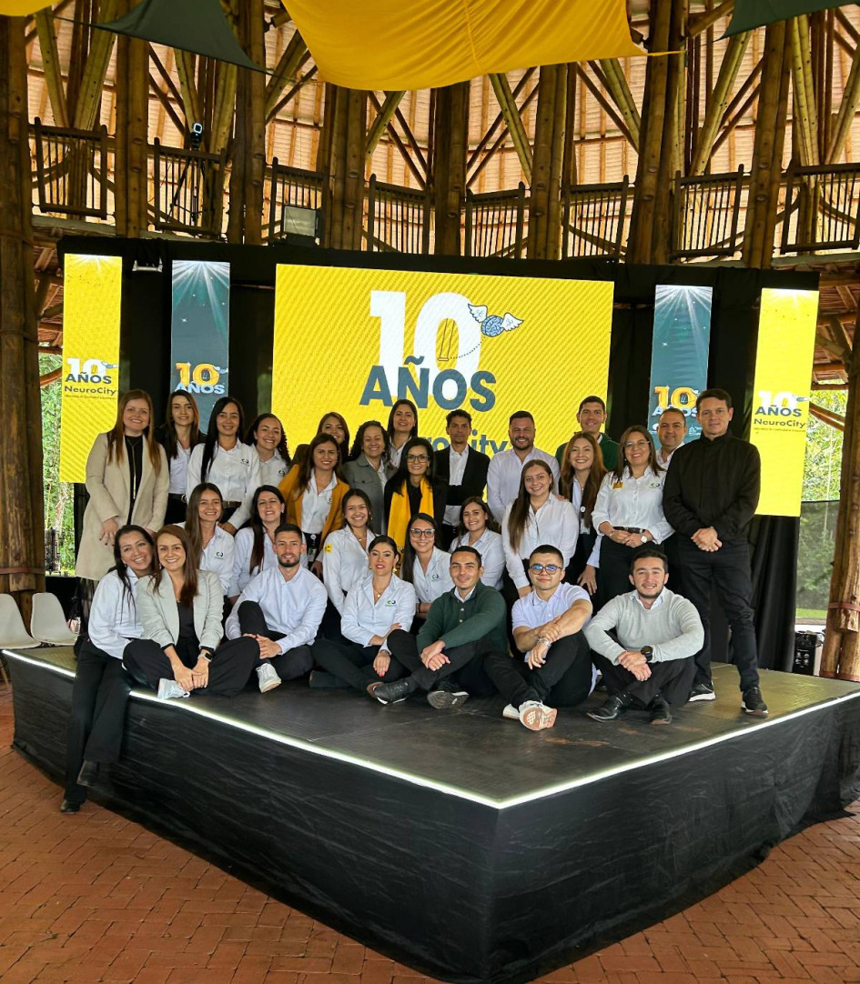 La Cámara de Comercio de Manizales por Caldas se reunió para celebrar el cumpleaños de Neurocity.