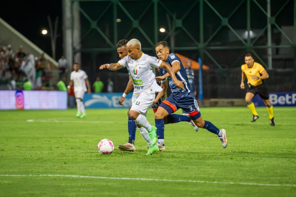 Michael Barrios comandó el ataque del Once Caldas ante la ausencia del goleador y capitán, Dayro Moreno.