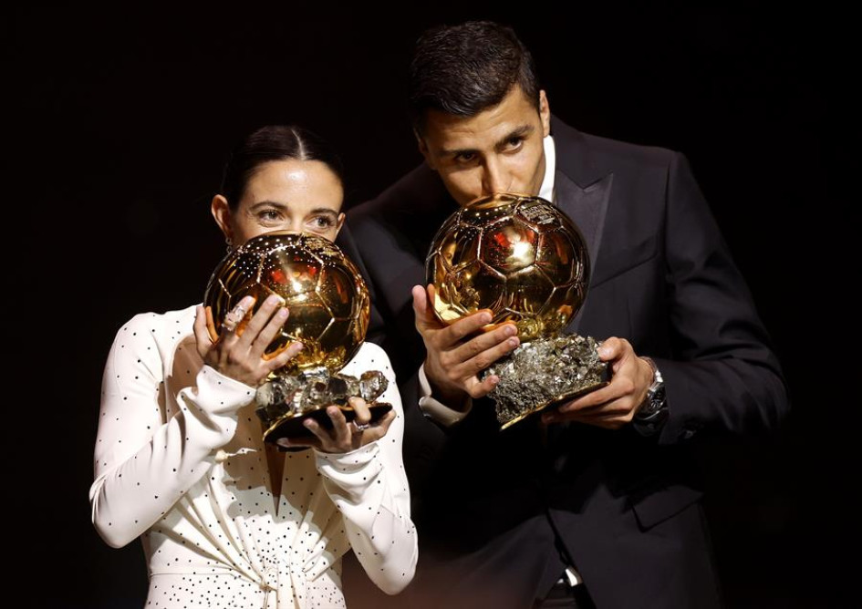 Aitana Bonmatí y Rodrigo Hernández 'Rodri', los ganadores del Balón de Oro en París. 
